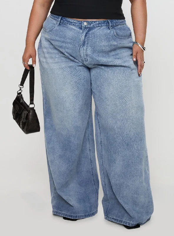 Naylor Wide Leg Jeans Light Wash Denim Curve